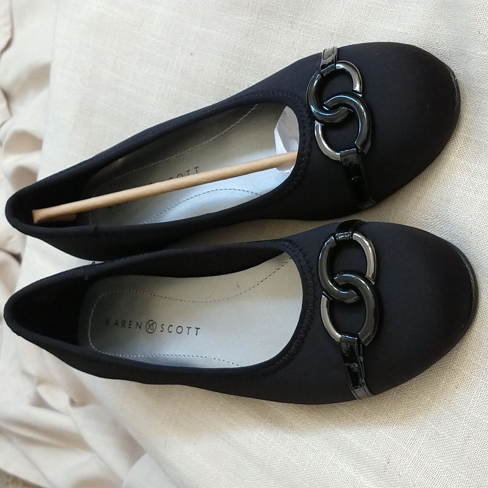 Black Flats 7.5